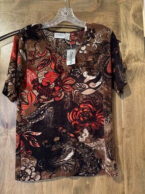 New with tags! Chico's Traveler's short sleeve top Size 1 Medium Gorgeous!